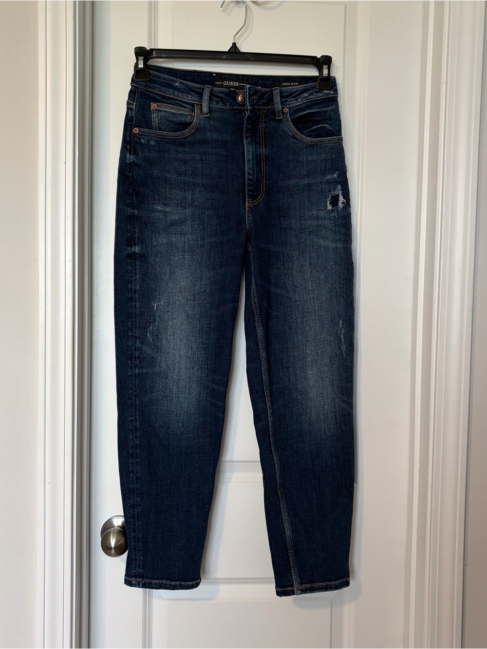 GUESS Women's Dark Indigo Straight Leg Jeans
Mom jeans tapered high
Size 27